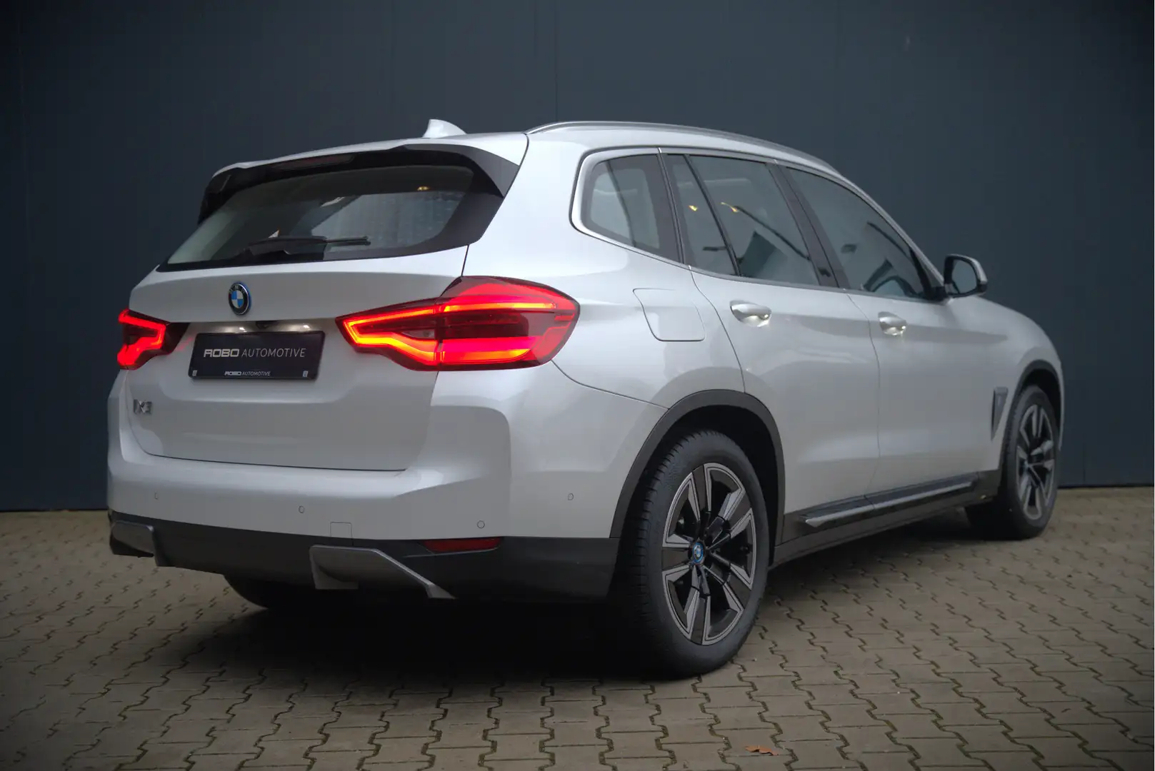 BMW iX3 Executive 80 kWh | Panoramadak | Keyless | Stoelve Blanco - 2