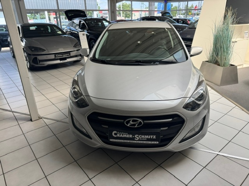 Hyundai i30 Trend blue 1.6 CRDI 7-DCT — photo 3
