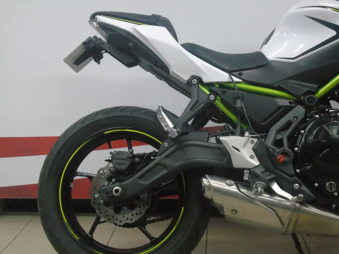 Kawasaki Z 650 Blanc - 2
