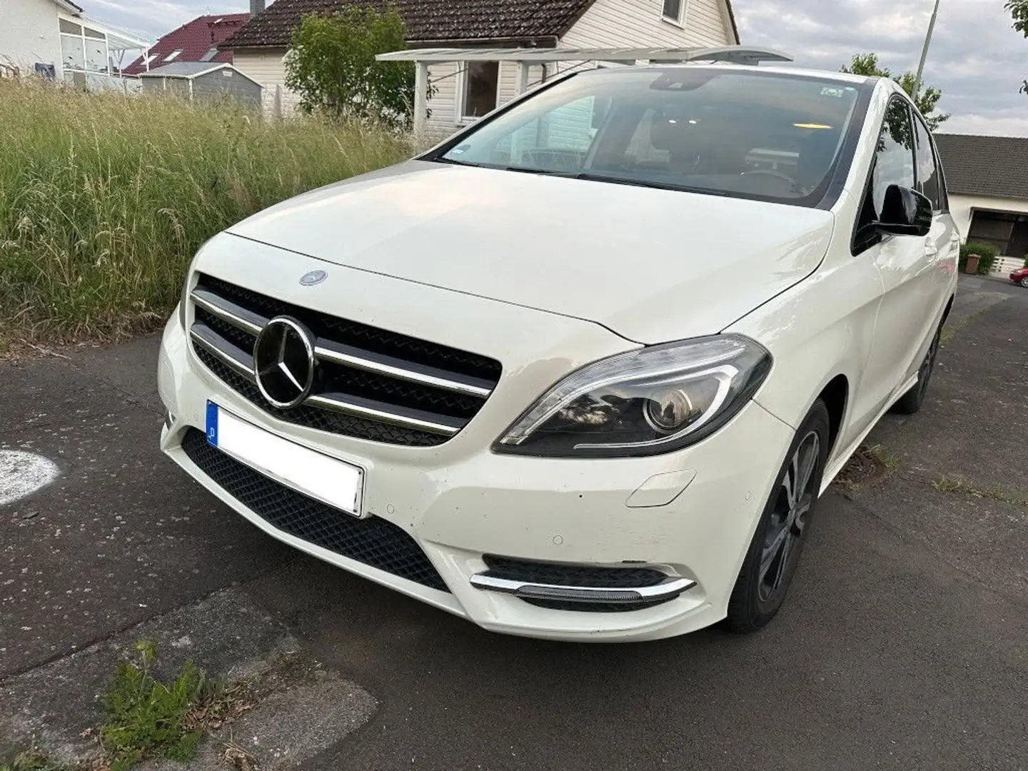 Mercedes-Benz B 200 B 200 (BlueEFFICIENCY) 7G-DCT bijela - 1