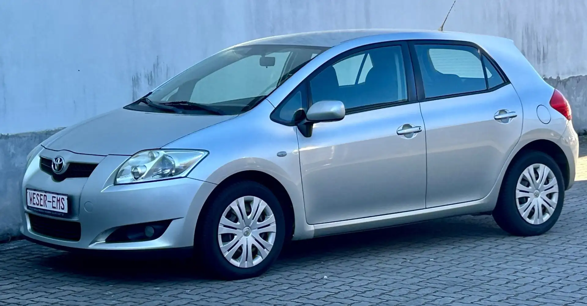 Toyota Auris 1,6 Automatik Sol Klima eFH ZV Silber - 1