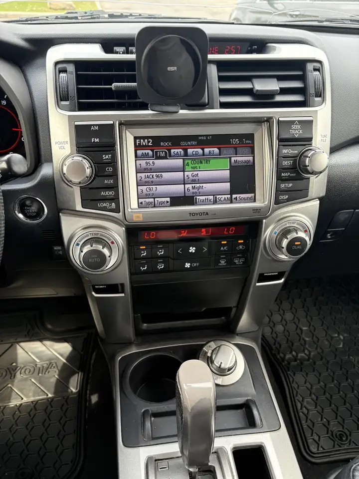 Toyota 4-Runner снимка Toyota 4-Runner
