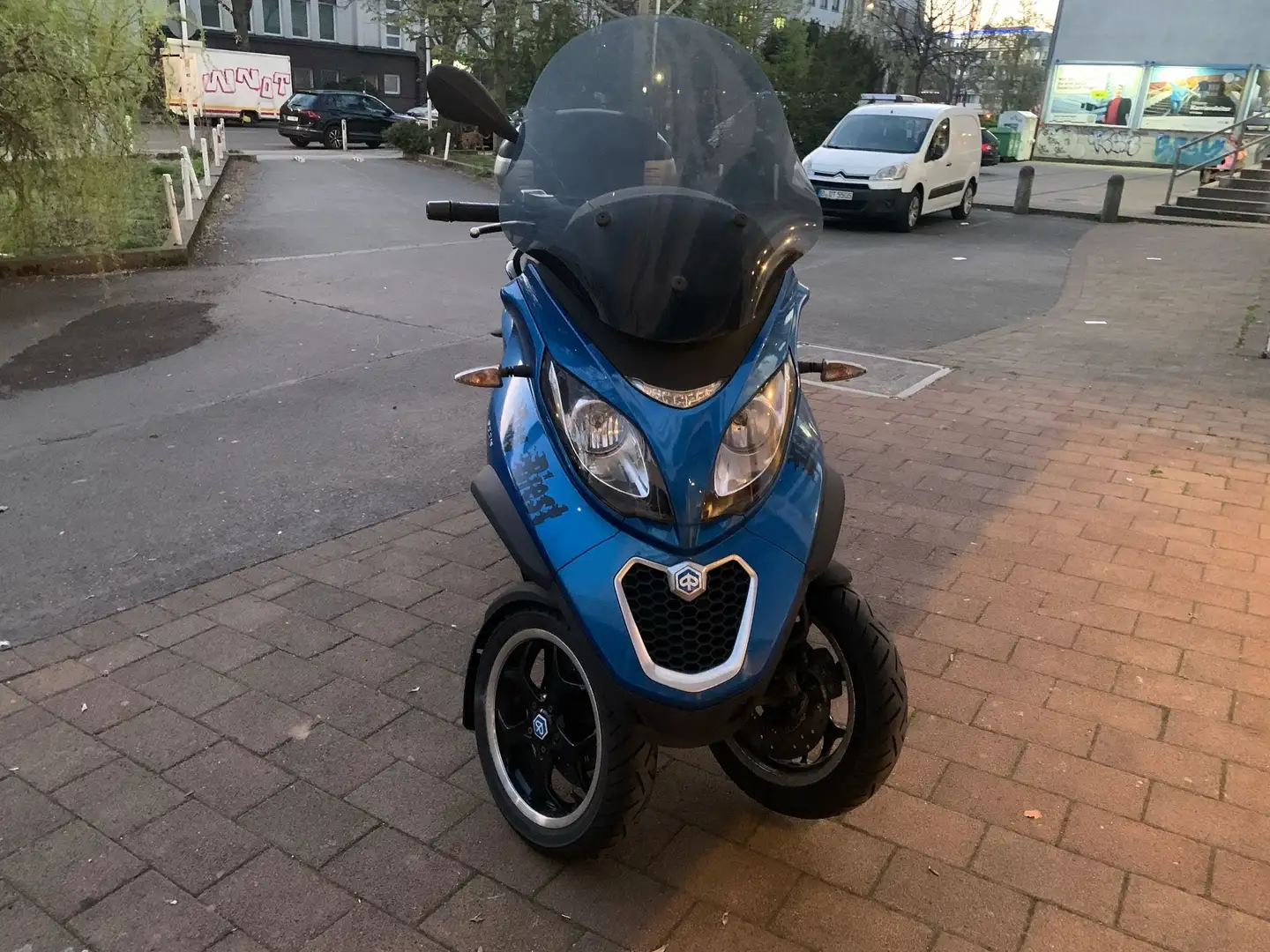 Piaggio MP3 LT Kék - 2
