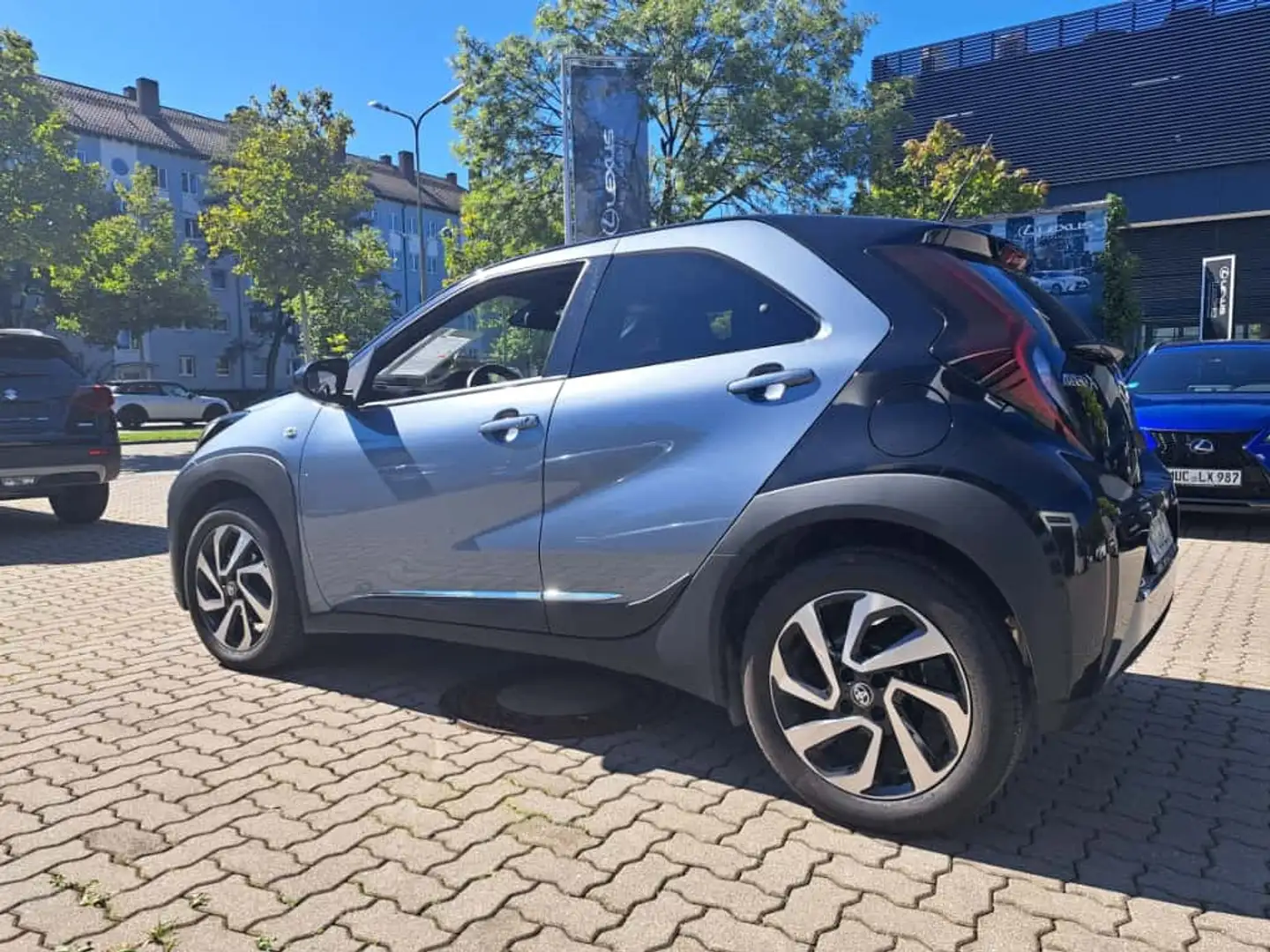 Toyota Aygo 1.0 Teamplayer *schnell verfügbar** Grau - 2