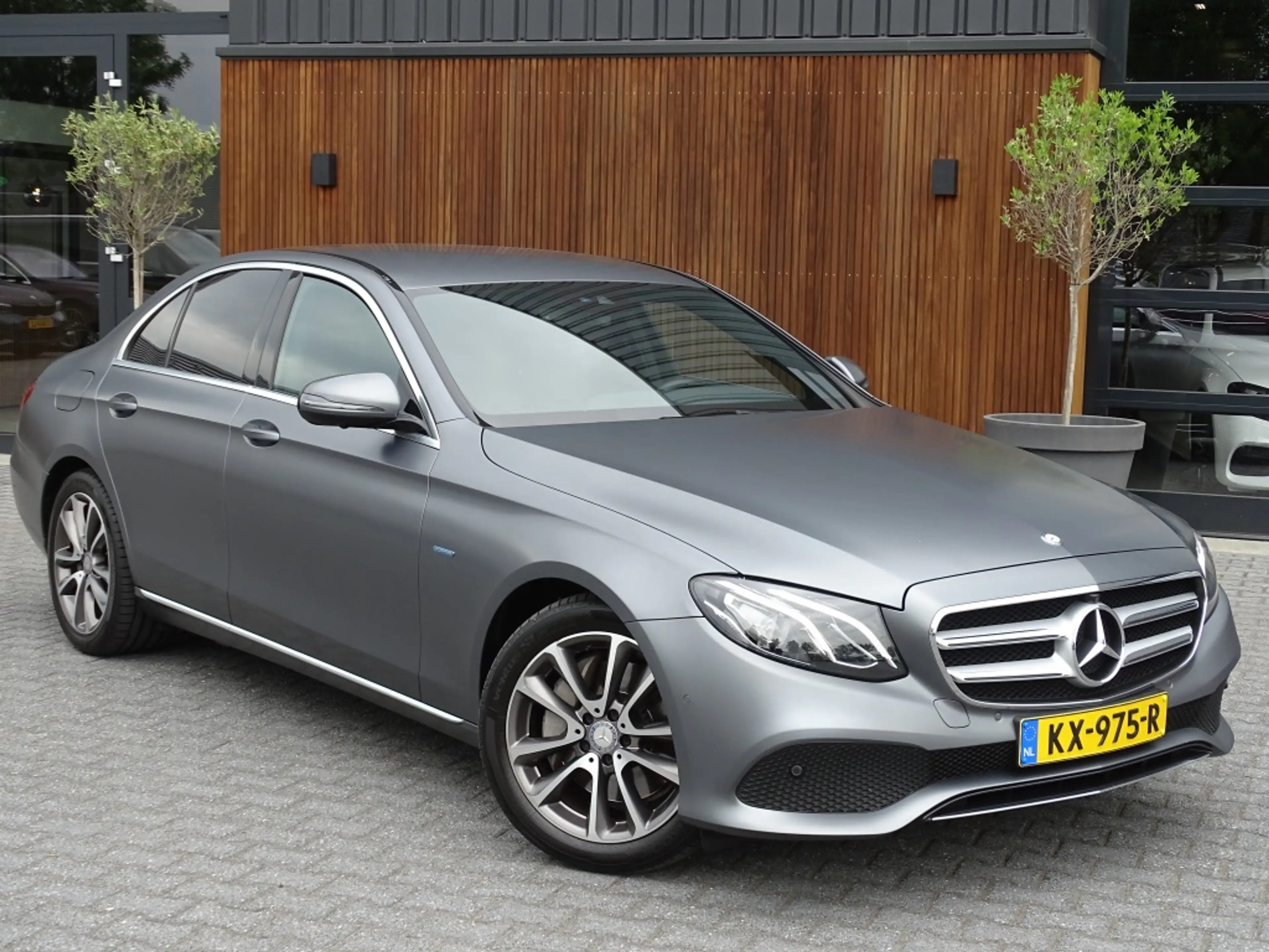 Mercedes-Benz E 350 e 286PK / AMG Pakket / *NAP* — photo 2