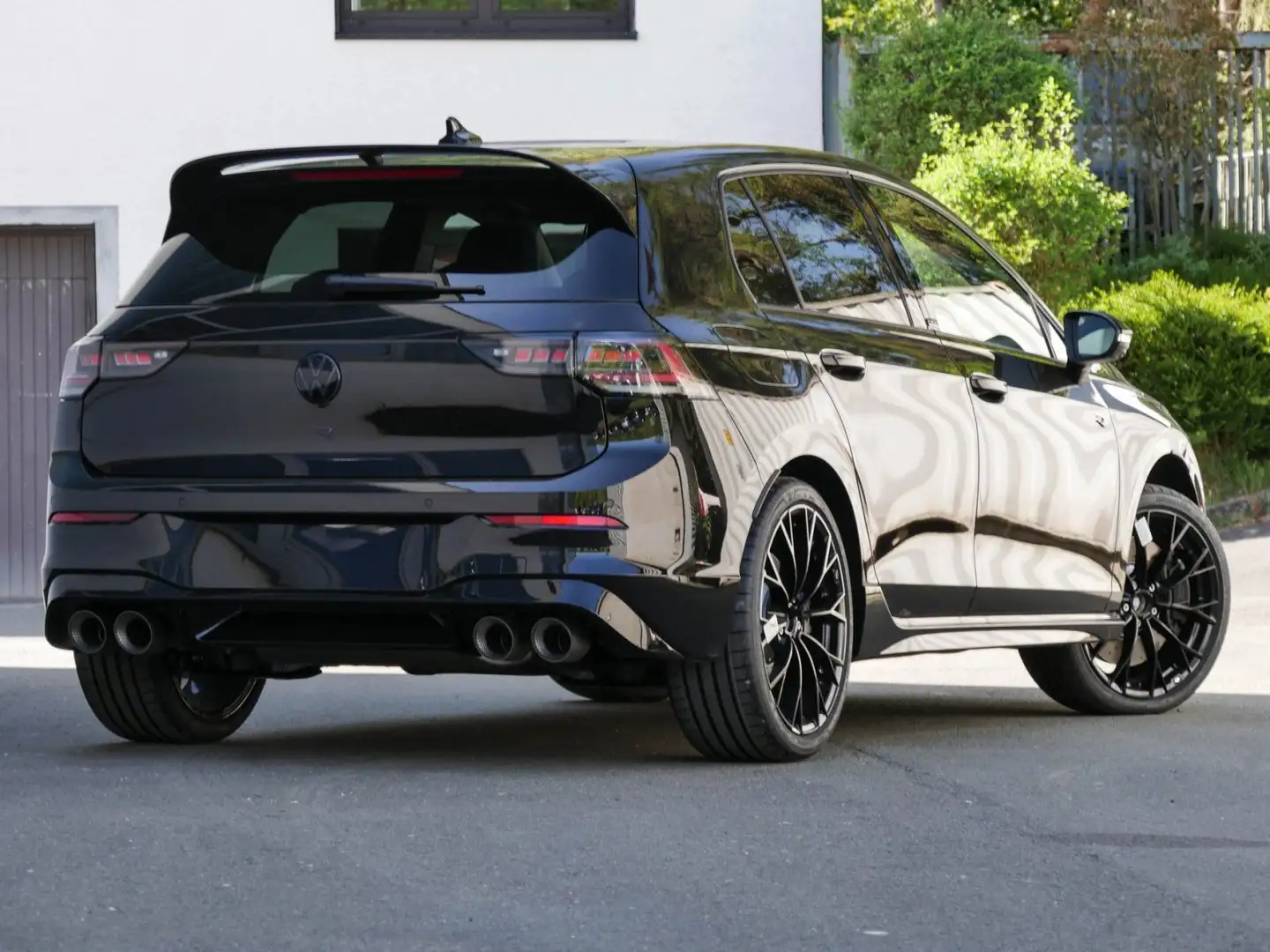 Volkswagen Golf R BLACK EDITION 333 PS DSG AKRA,AHK,Pano Schwarz - 2