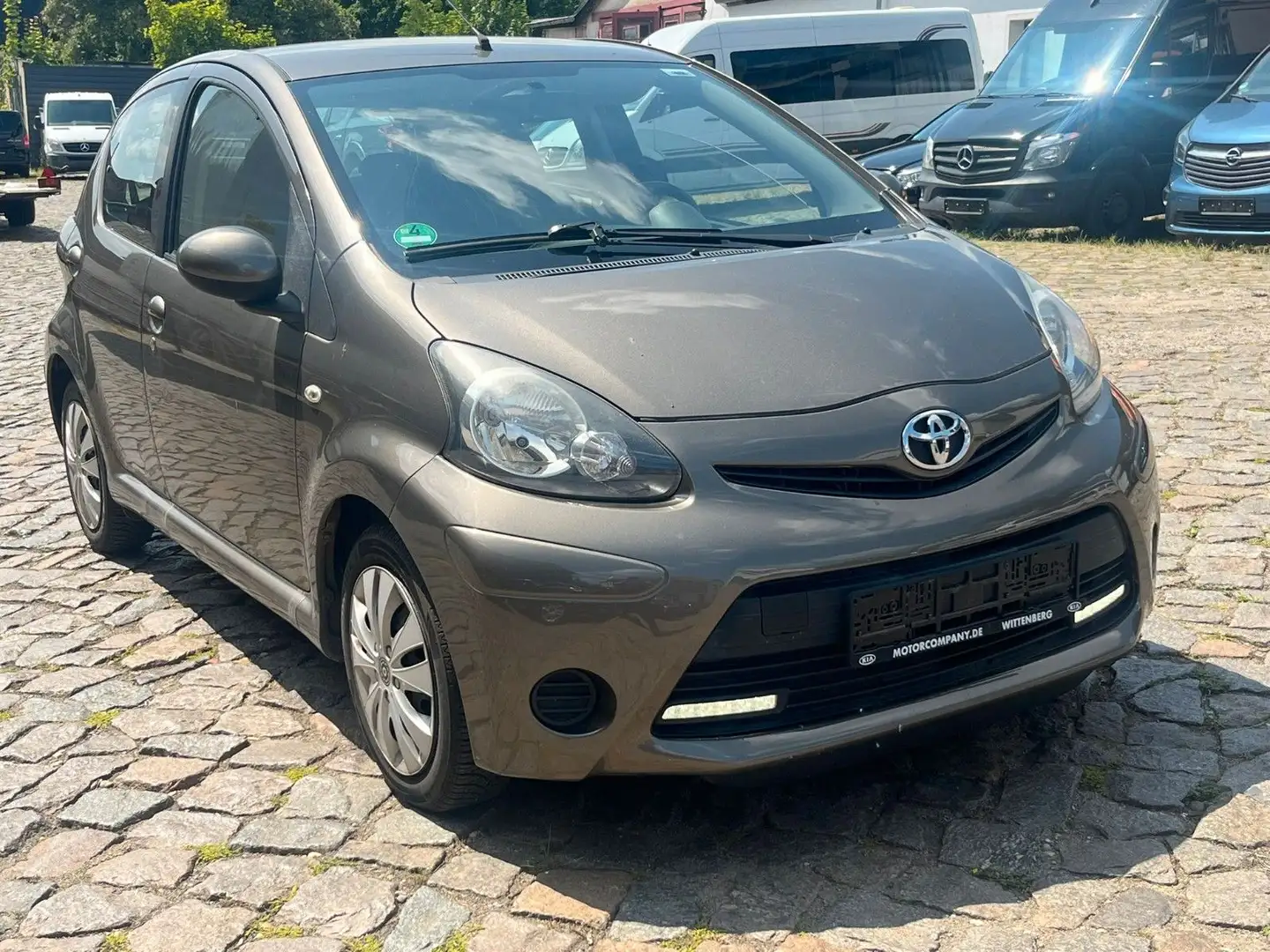 Toyota AYGO Cool Automatik Коричневий - 2