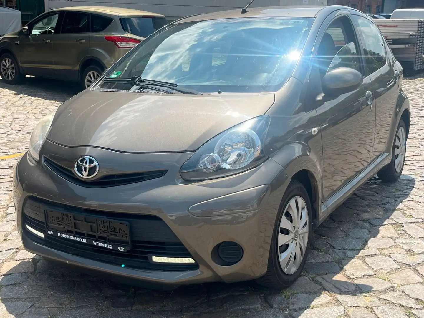 Toyota AYGO Cool Automatik Коричневий - 1