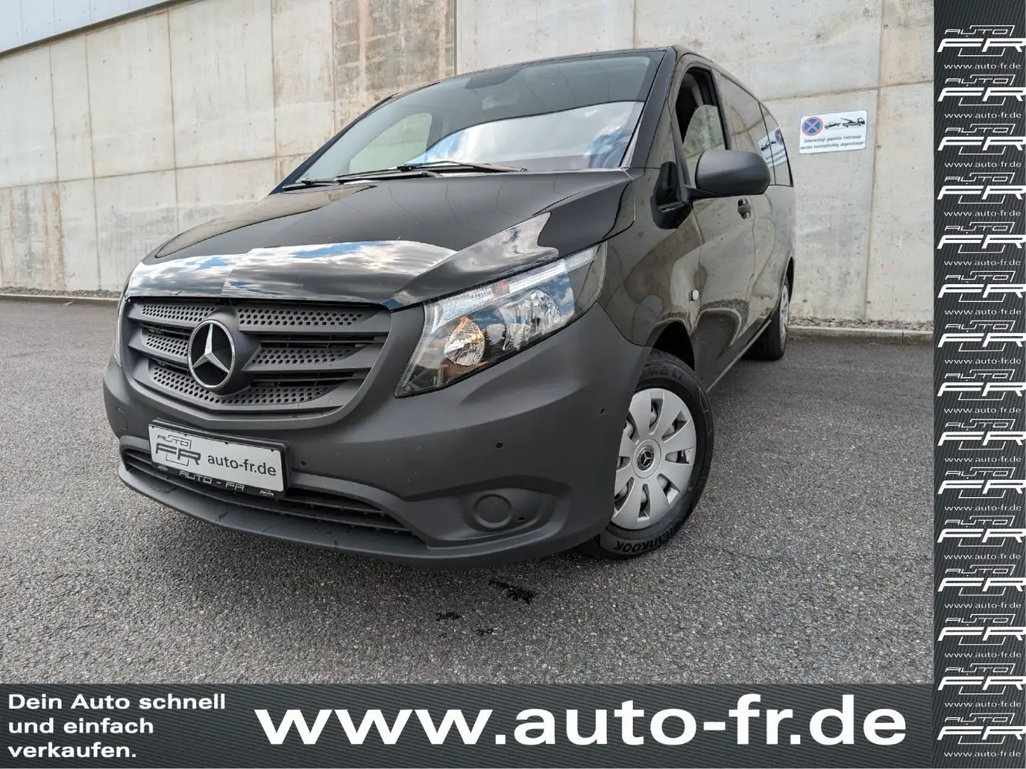 Mercedes-Benz Vito Tourer 111 CDI Pro lang 8 Sitze Familienvan Negro - 2
