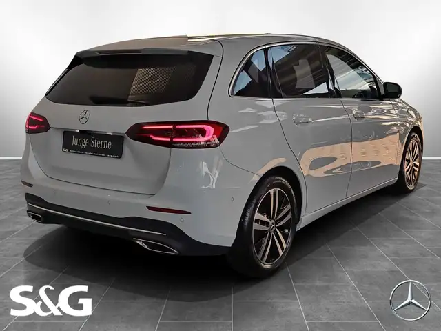 Mercedes-Benz B-Class view 3