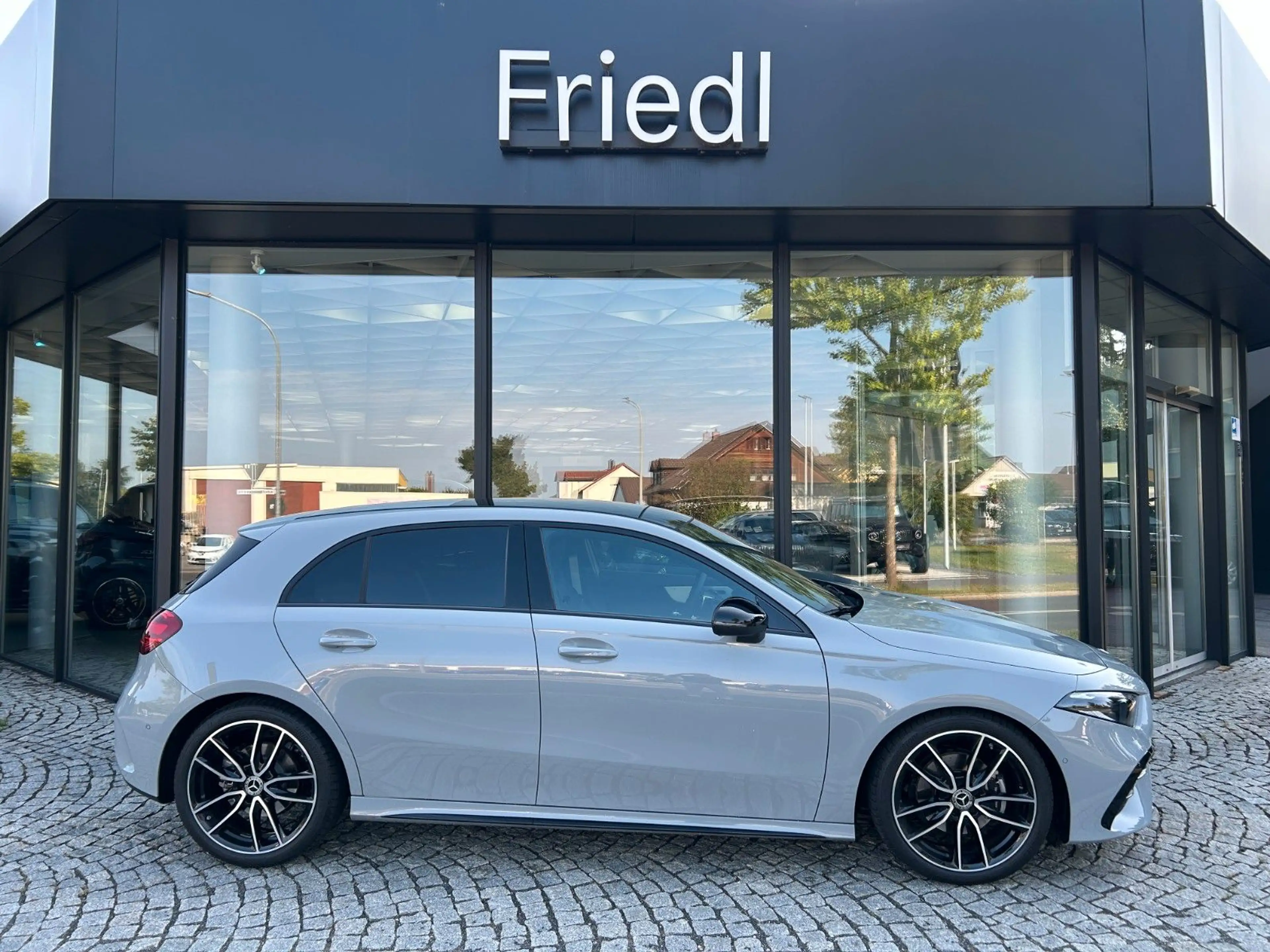 Mercedes-Benz A 200 A200 Special Edition,AMG,PANO,WINTER,NIGHT,19" — photo 2