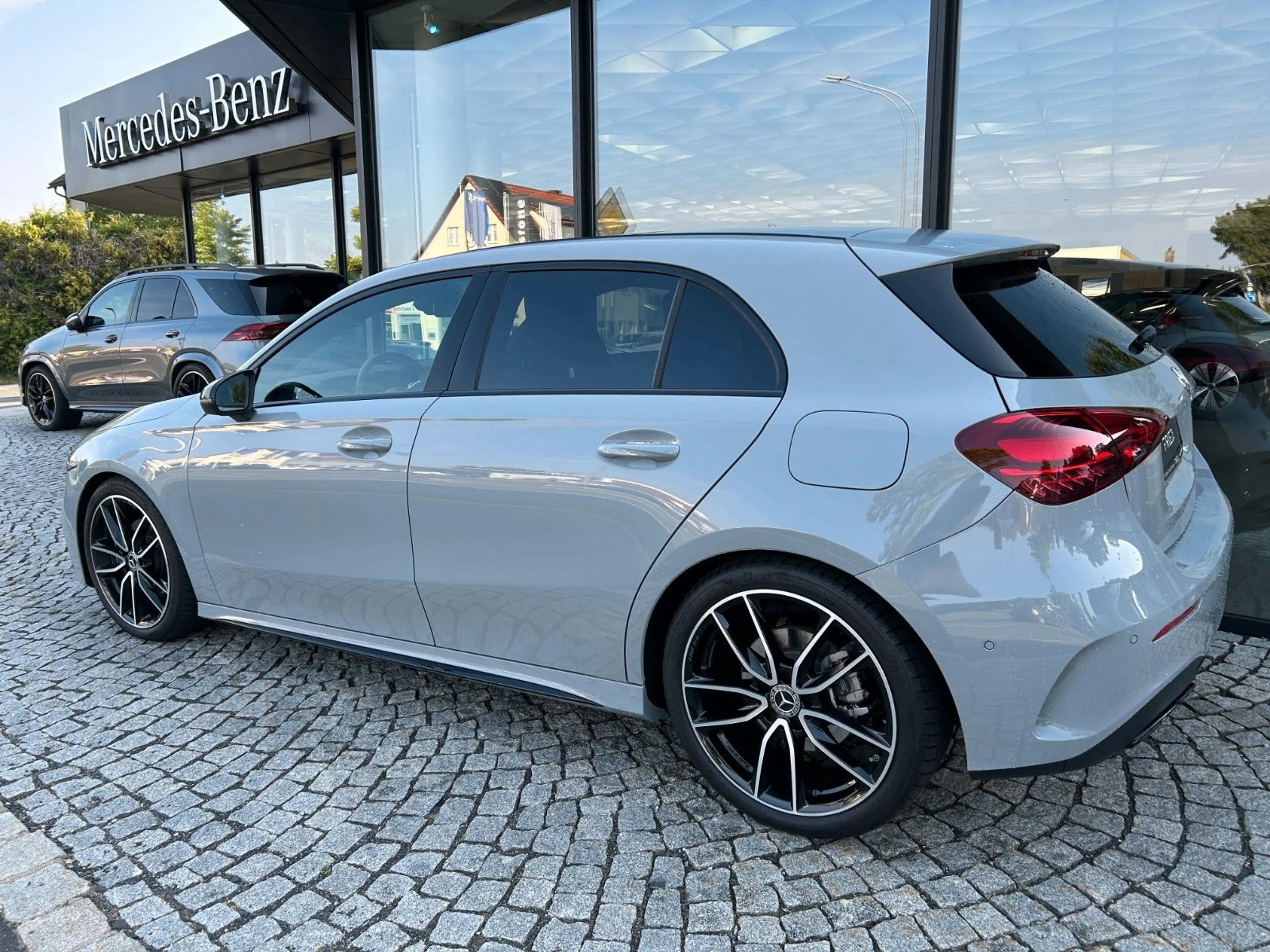 Mercedes-Benz A 200 A200 Special Edition,AMG,PANO,WINTER,NIGHT,19" — photo 3