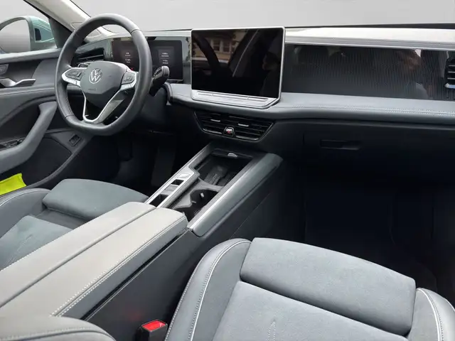 Volkswagen Passat view 5