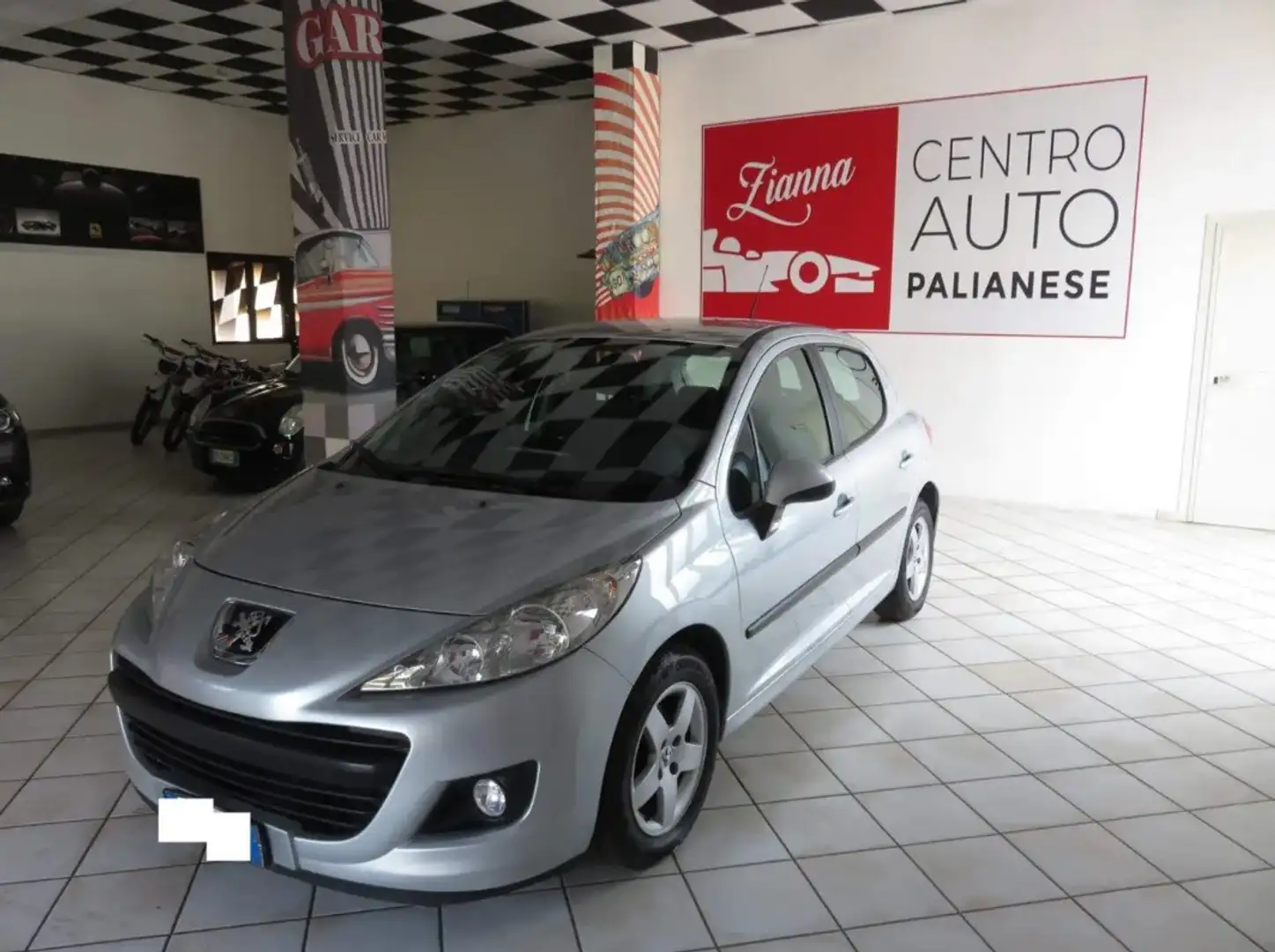 Peugeot 207 207 5p 1.4 hdi X-Line FL Grau - 2