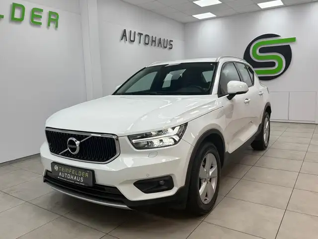 Volvo XC40 view 3
