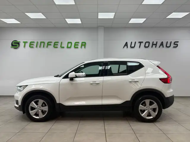 Volvo XC40 view 4