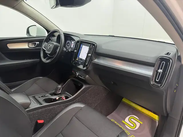 Volvo XC40 view 10