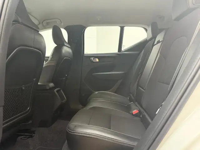 Volvo XC40 view 13