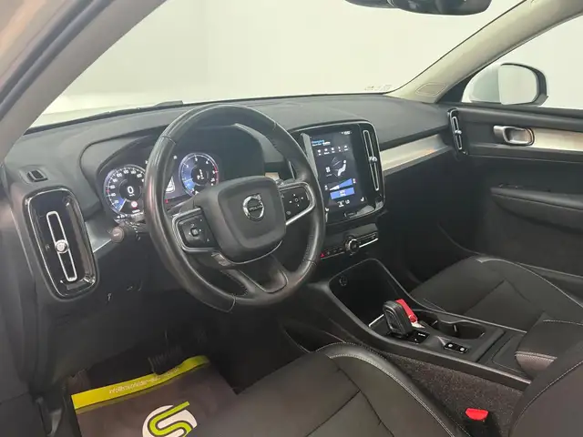 Volvo XC40 view 9