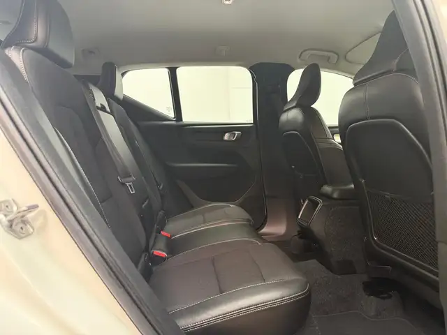 Volvo XC40 view 14