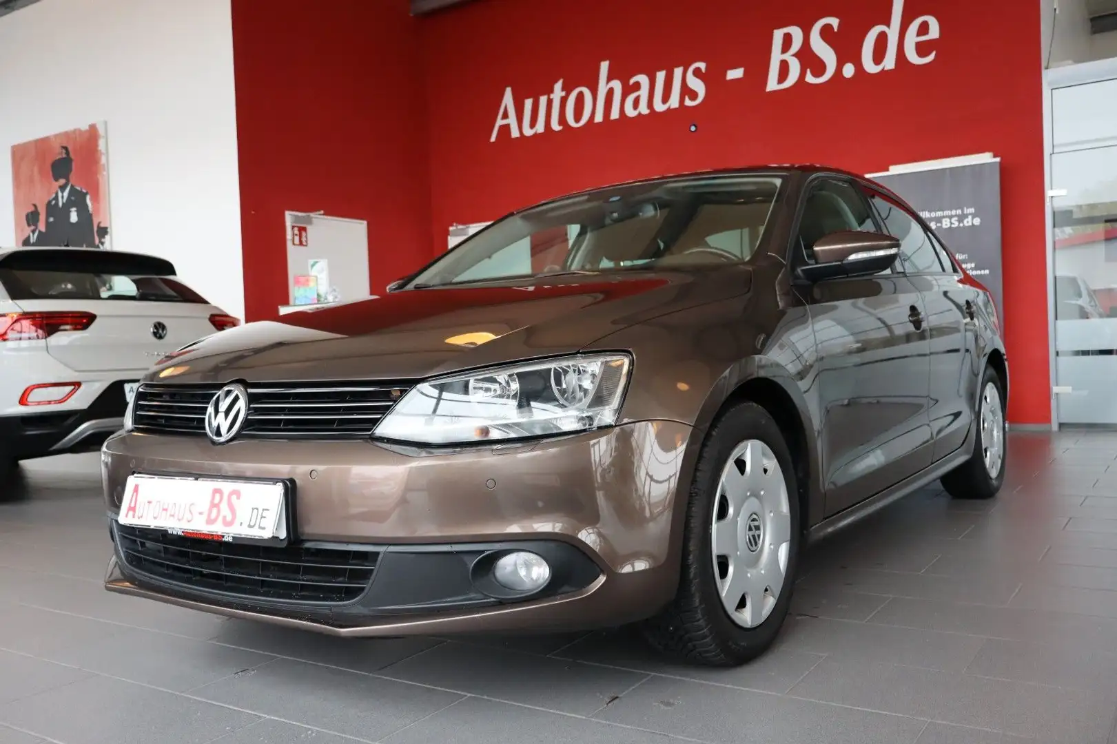 Volkswagen Jetta VI Comfortline,Scheckheft,PDC,AHK,2.Hand Braun - 1