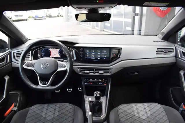Volkswagen Polo view 12