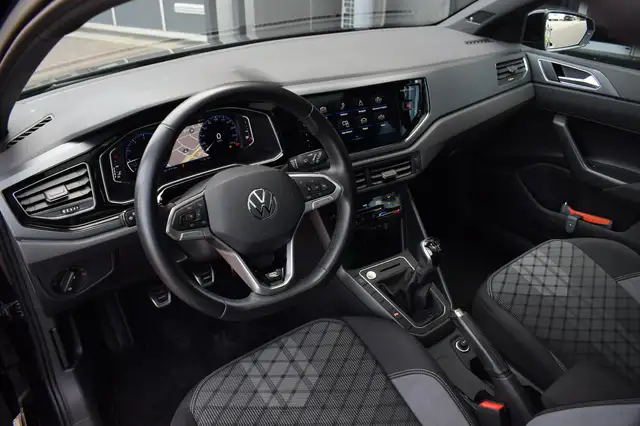 Volkswagen Polo view 4