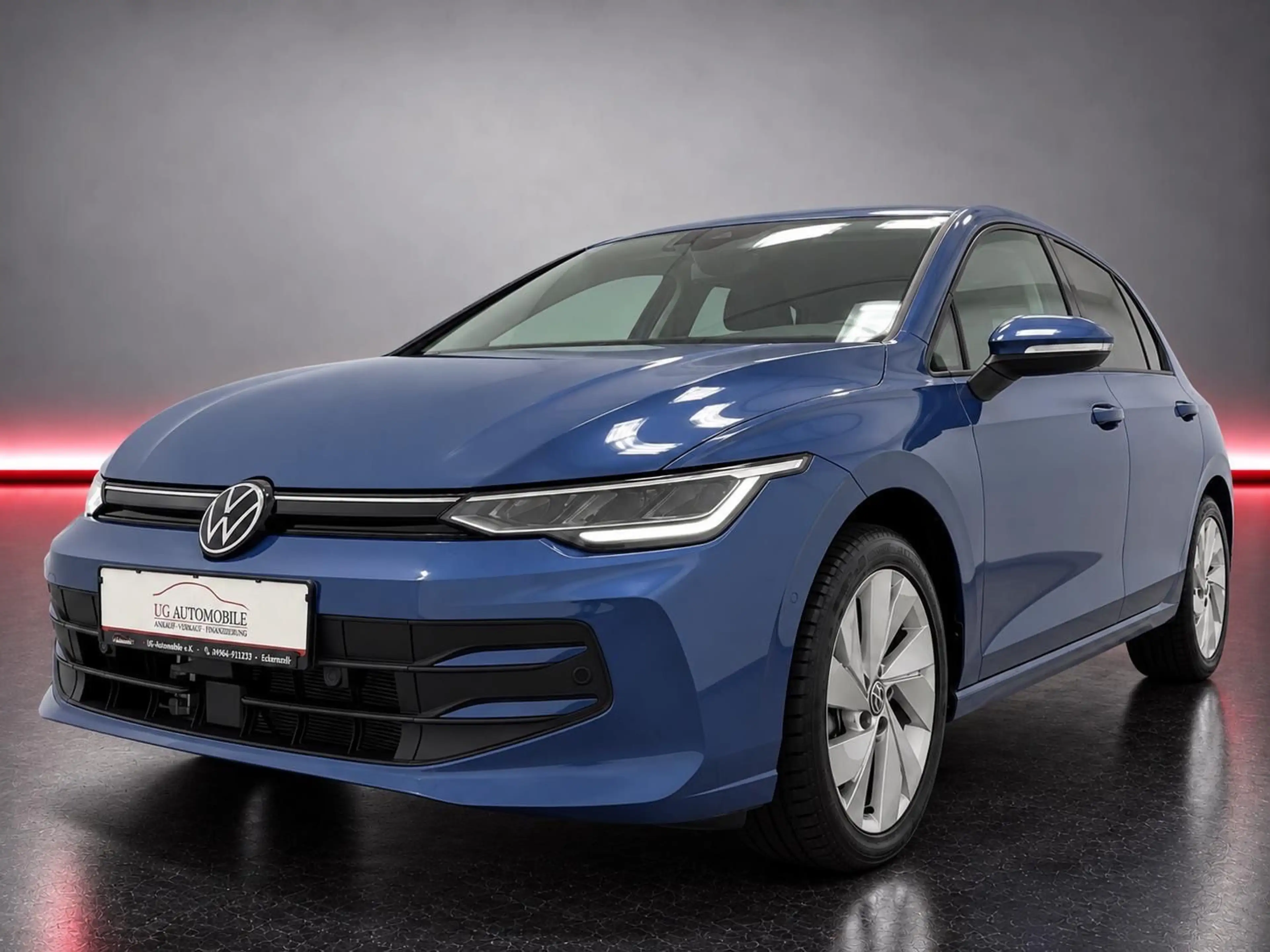Volkswagen Golf VIII Lim. 1.5 eTSI * 1.HAND * R-KAMERA *