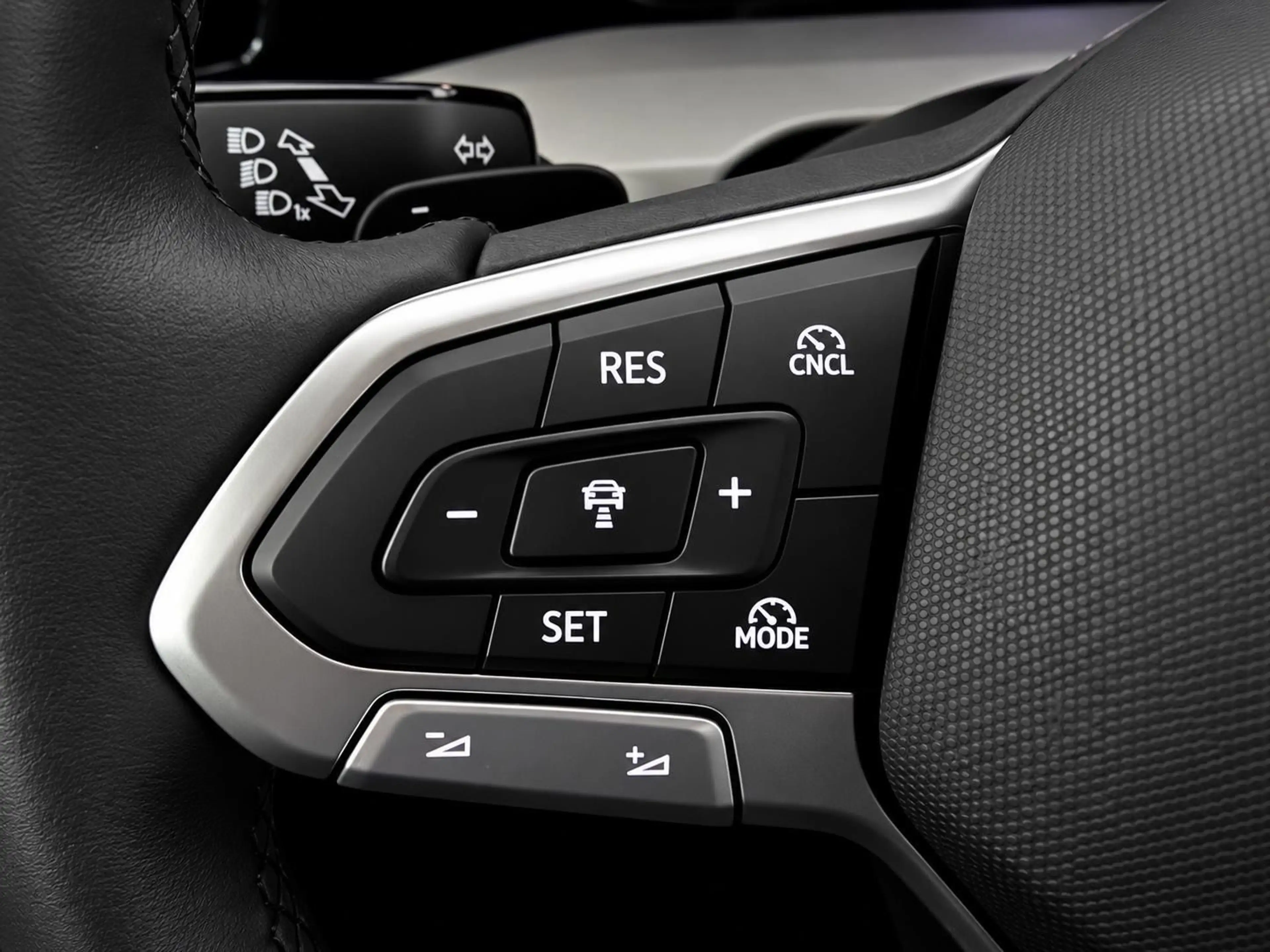Volkswagen Golf VIII Lim. 1.5 eTSI * 1.HAND * R-KAMERA * — photo 5