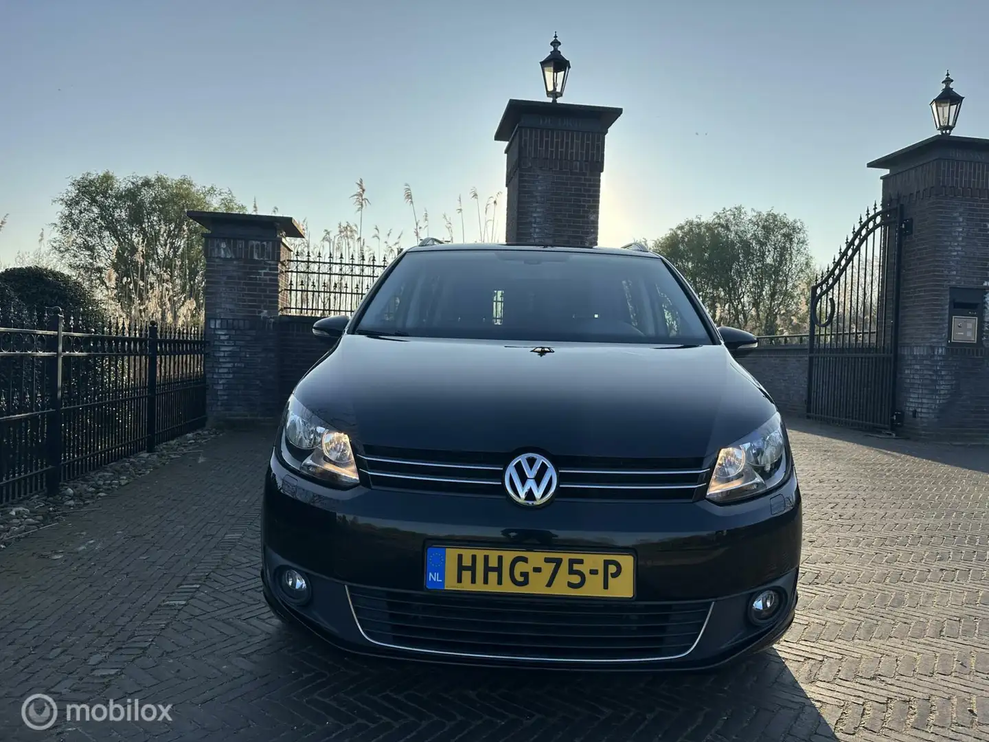 Volkswagen Touran 1.4 TSI CUP Edition DSG 140pk! Trekhaak Zwart - 2