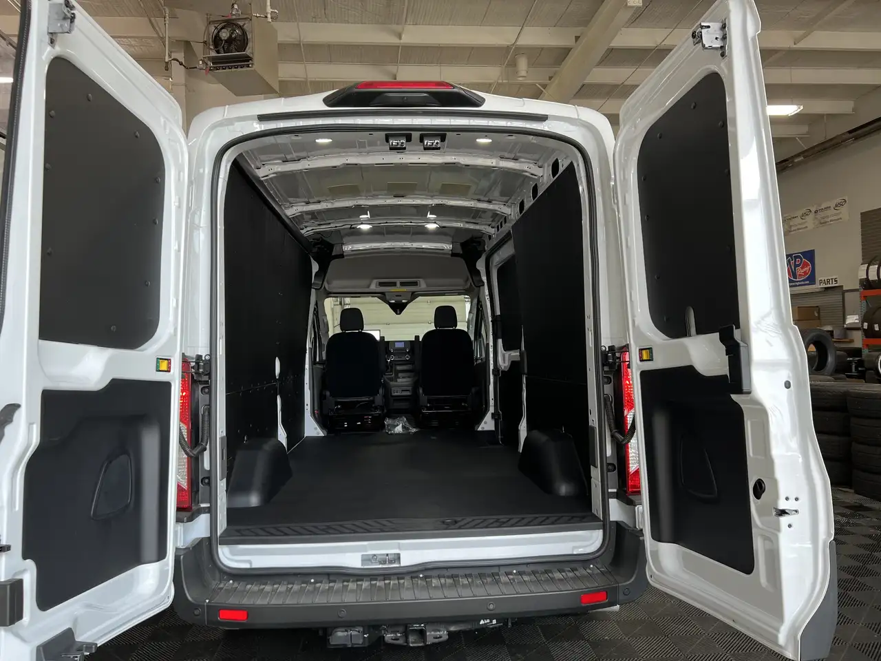 Ford Transit Cargo Van снимка Ford Transit Cargo Van