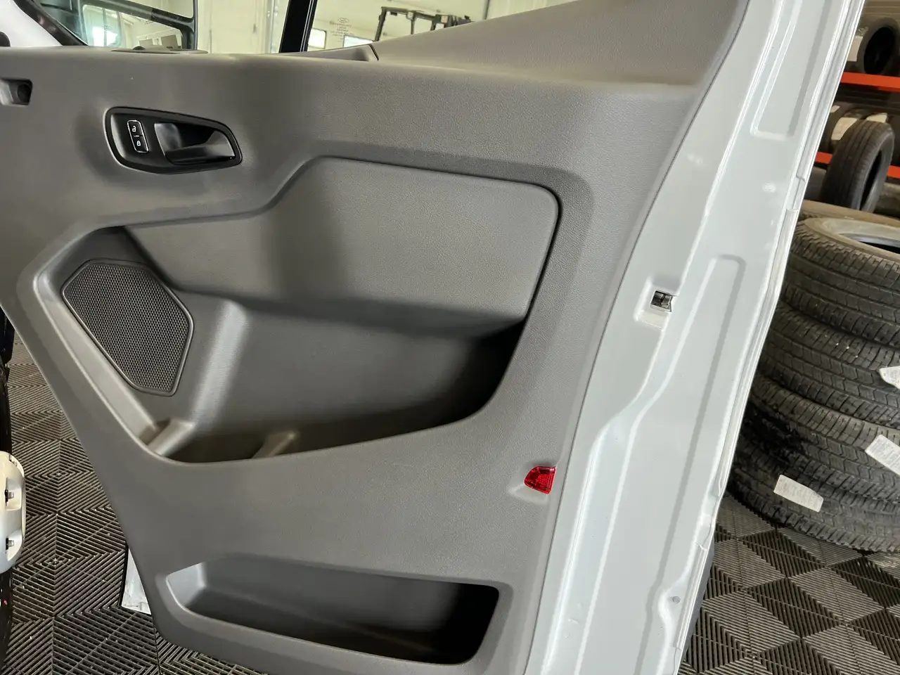 Ford Transit Cargo Van снимка Ford Transit Cargo Van