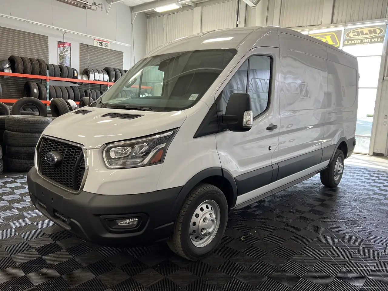 Ford Transit Cargo Van снимка Ford Transit Cargo Van
