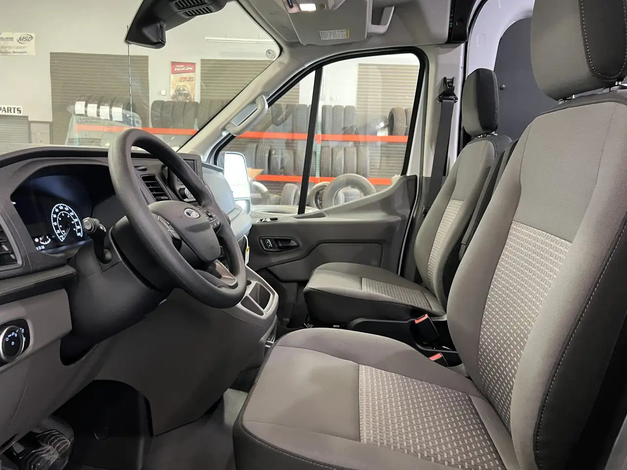 Ford Transit Cargo Van снимка Ford Transit Cargo Van