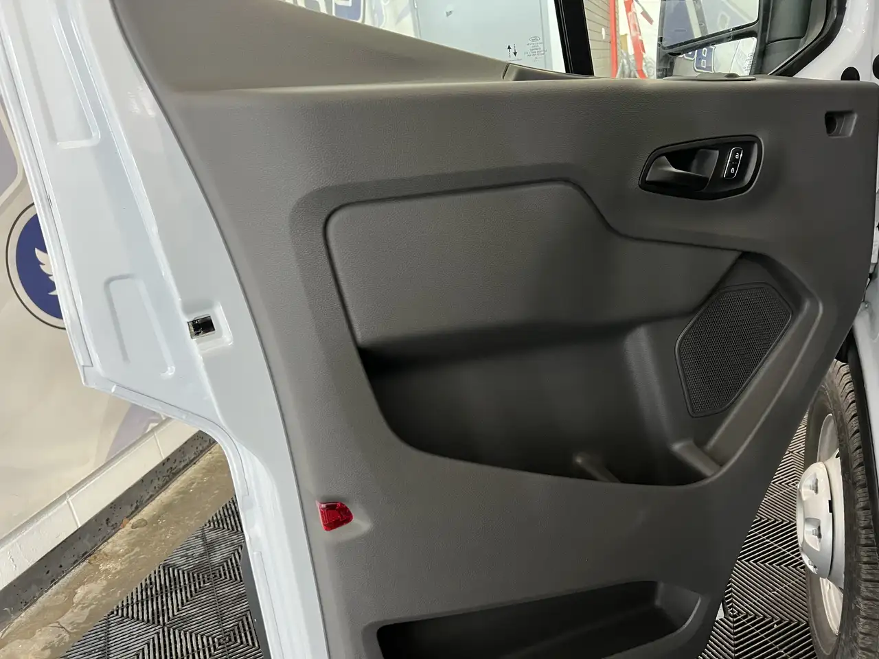 Ford Transit Cargo Van снимка Ford Transit Cargo Van