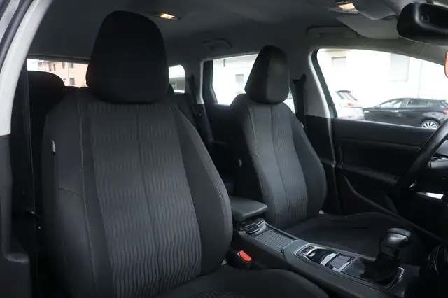 Peugeot 308 view 6