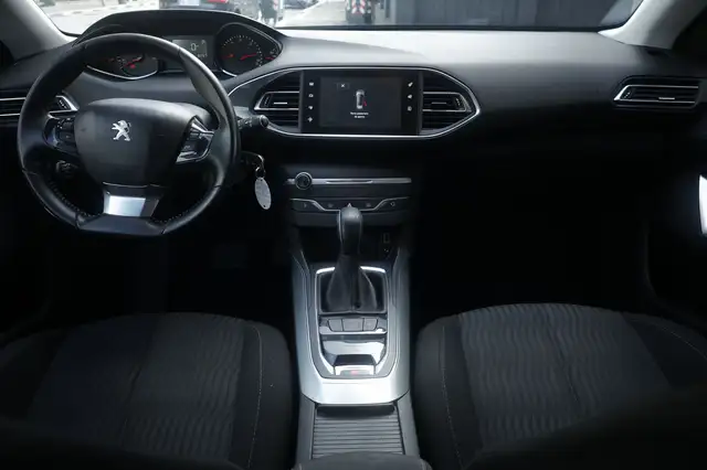 Peugeot 308 view 2