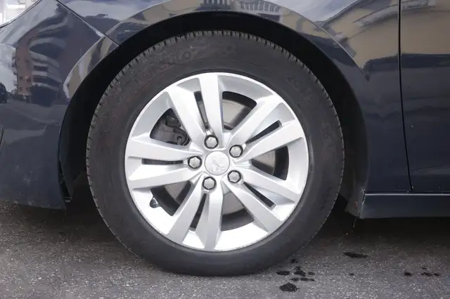Peugeot 308 view 5