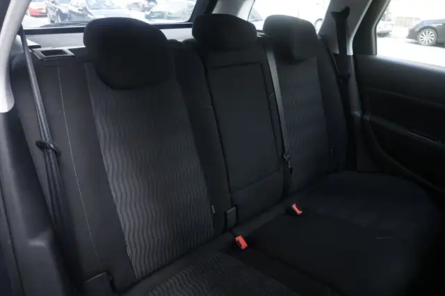 Peugeot 308 view 13