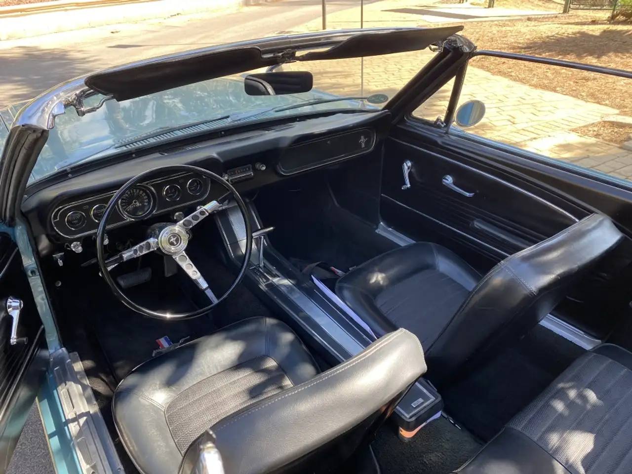 Ford Mustang Cabrio Aut., foto 11