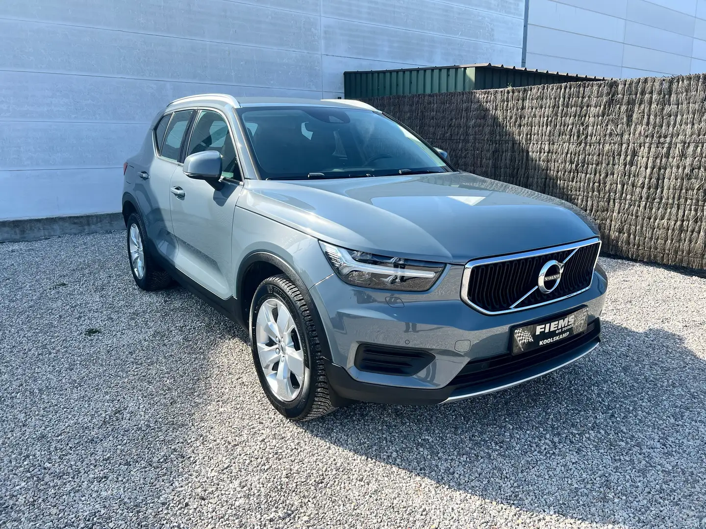 Volvo XC40 1.5 T3 Momentum Geartronic Серый - 1