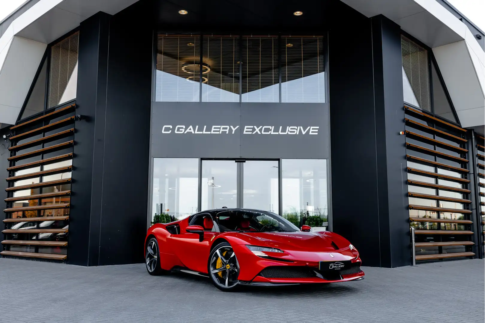 Ferrari SF90 Stradale 4.0 V8 - Origineel NL | Rosso Formula 1 | Lift | C Rot - 1