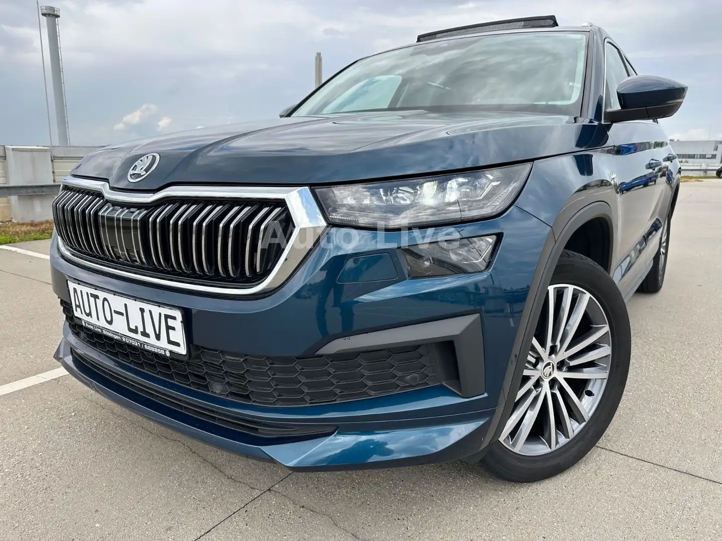 Skoda Kodiaq 2.0 TDI*DSG*L&K*VIR*PAN*MATRI*360*AHK*VOL Blau - 1