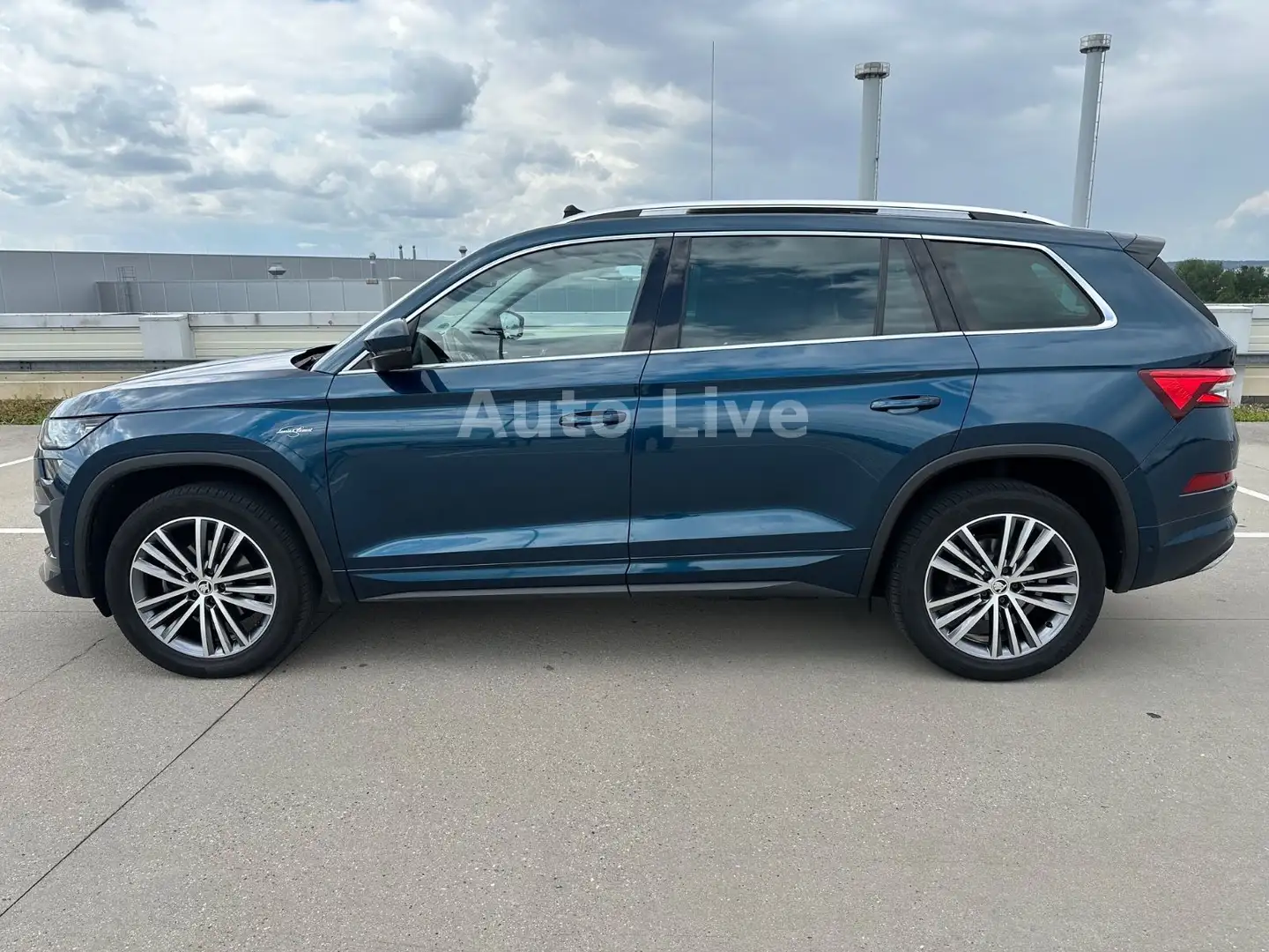 Skoda Kodiaq 2.0 TDI*DSG*L&K*VIR*PAN*MATRI*360*AHK*VOL Blau - 2