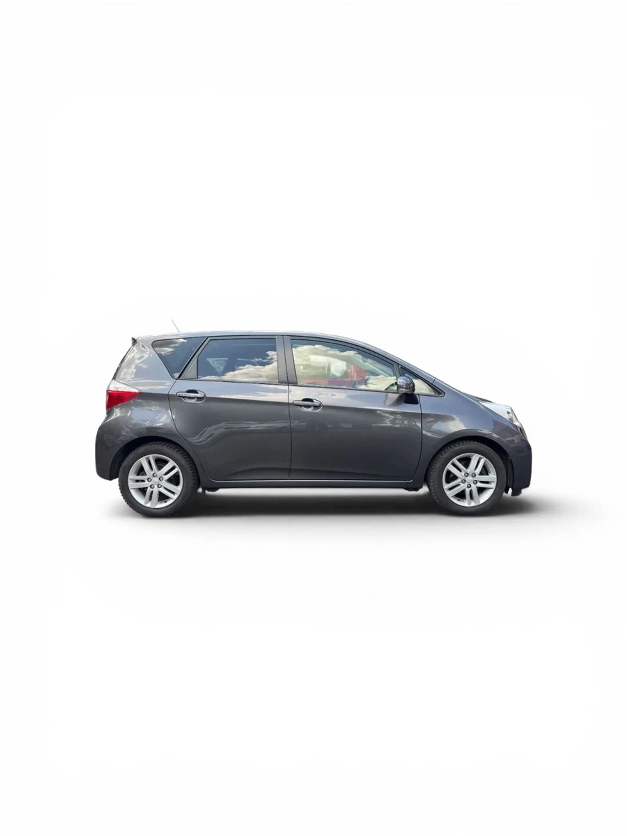 Toyota Verso-S 1,4-l-D-4D Club — photo 4