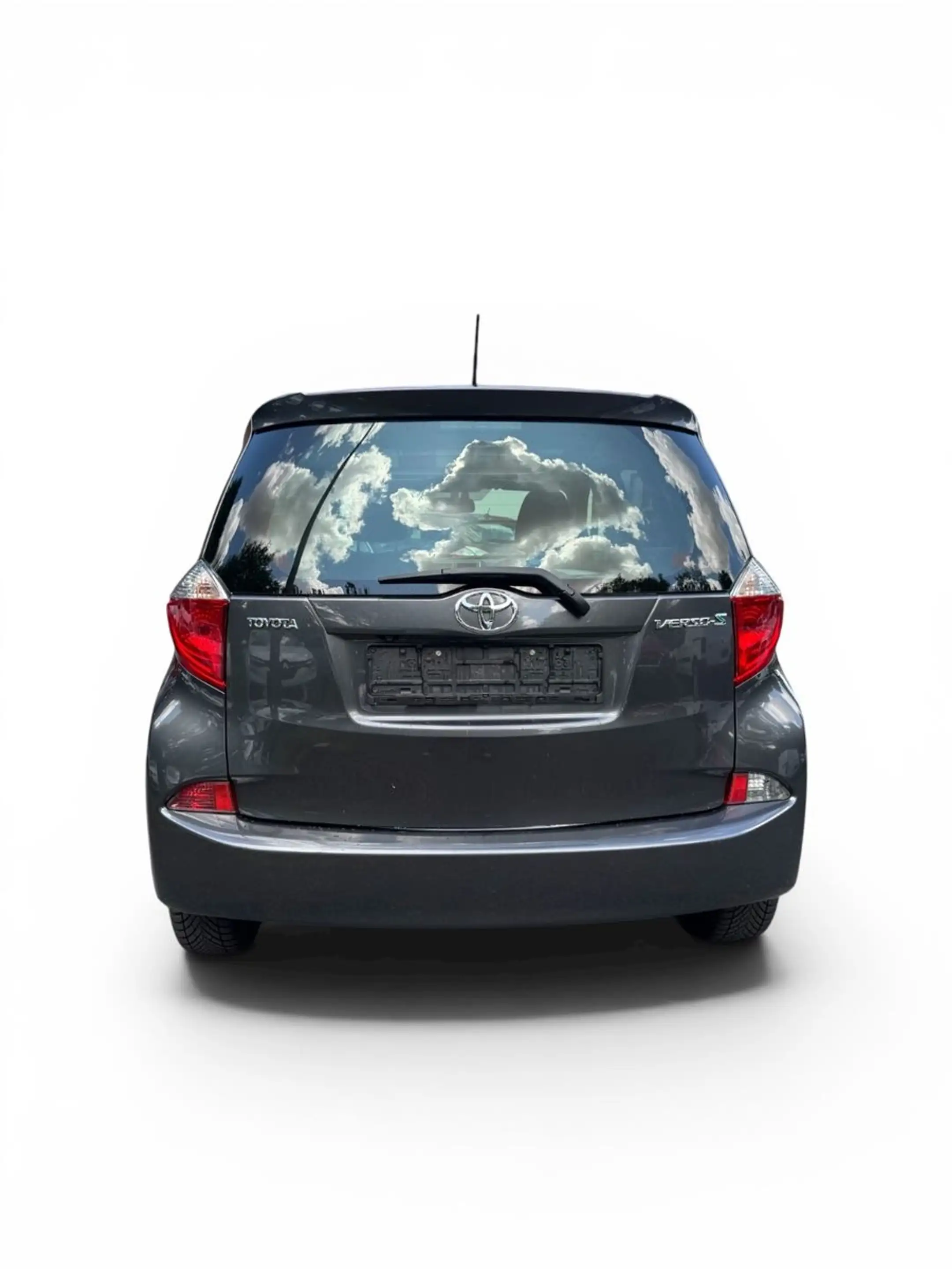 Toyota Verso-S 1,4-l-D-4D Club — photo 6