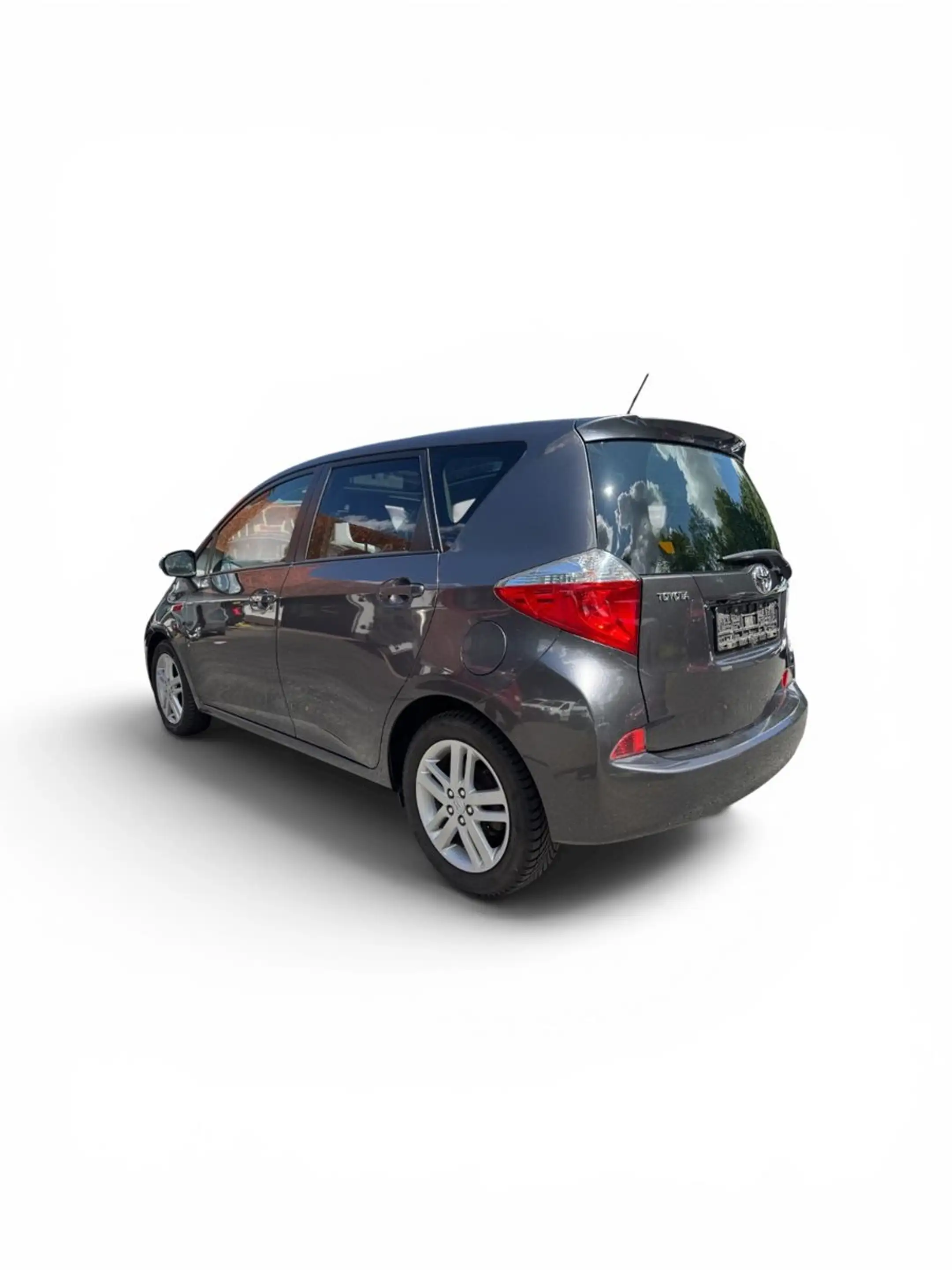 Toyota Verso-S 1,4-l-D-4D Club — photo 7