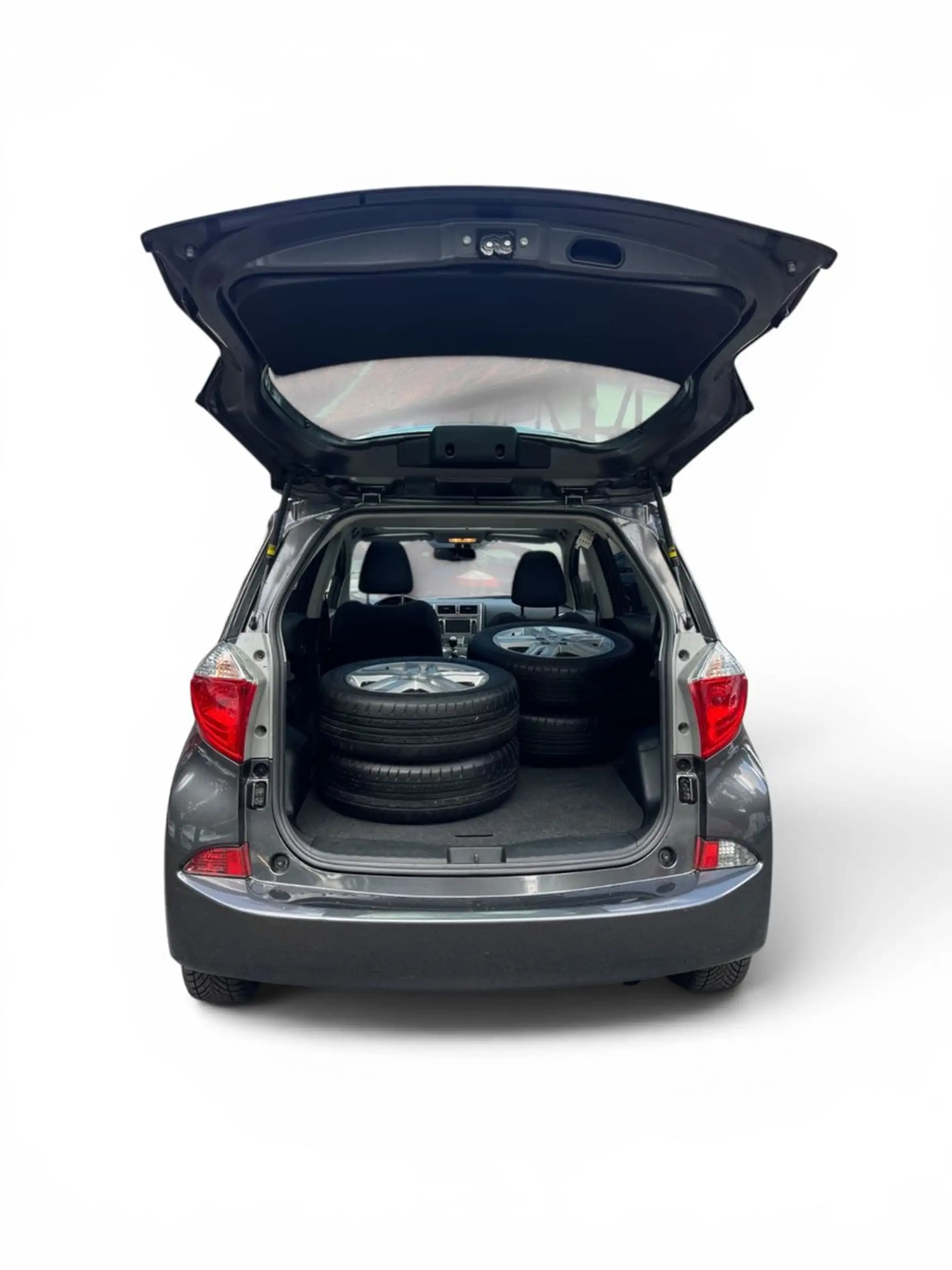 Toyota Verso-S 1,4-l-D-4D Club — photo 11
