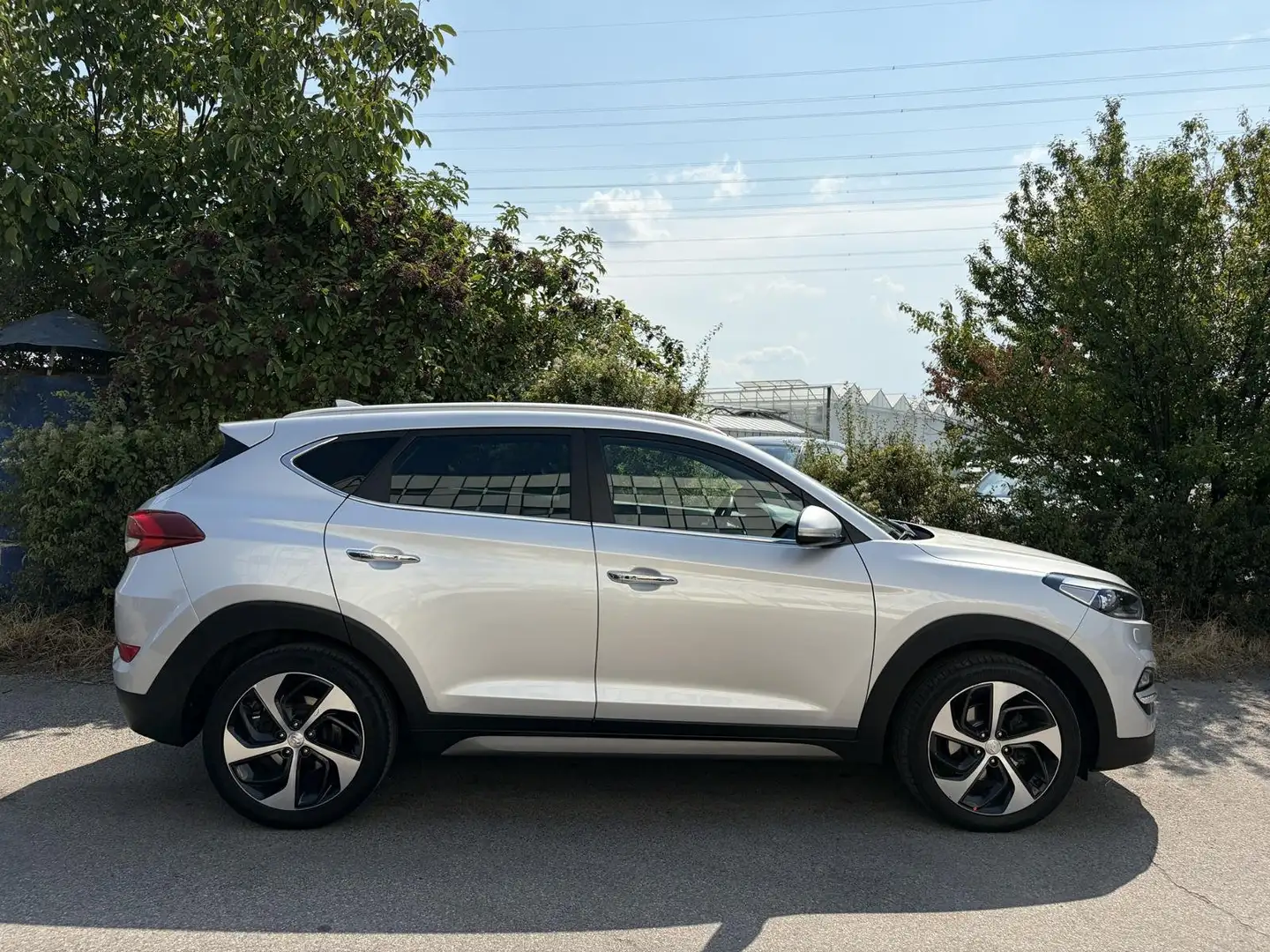 Hyundai TUCSON 2,0 CRDI 4WD Style *Extras* Servicebuch SR+WR Grau - 2