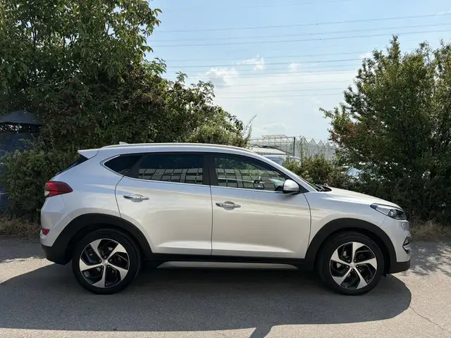 Hyundai Tucson view 2